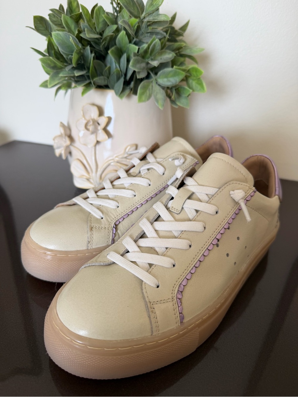Women’s Cream Leather Lace-Up Sneakers with Lilac Trim NWOT